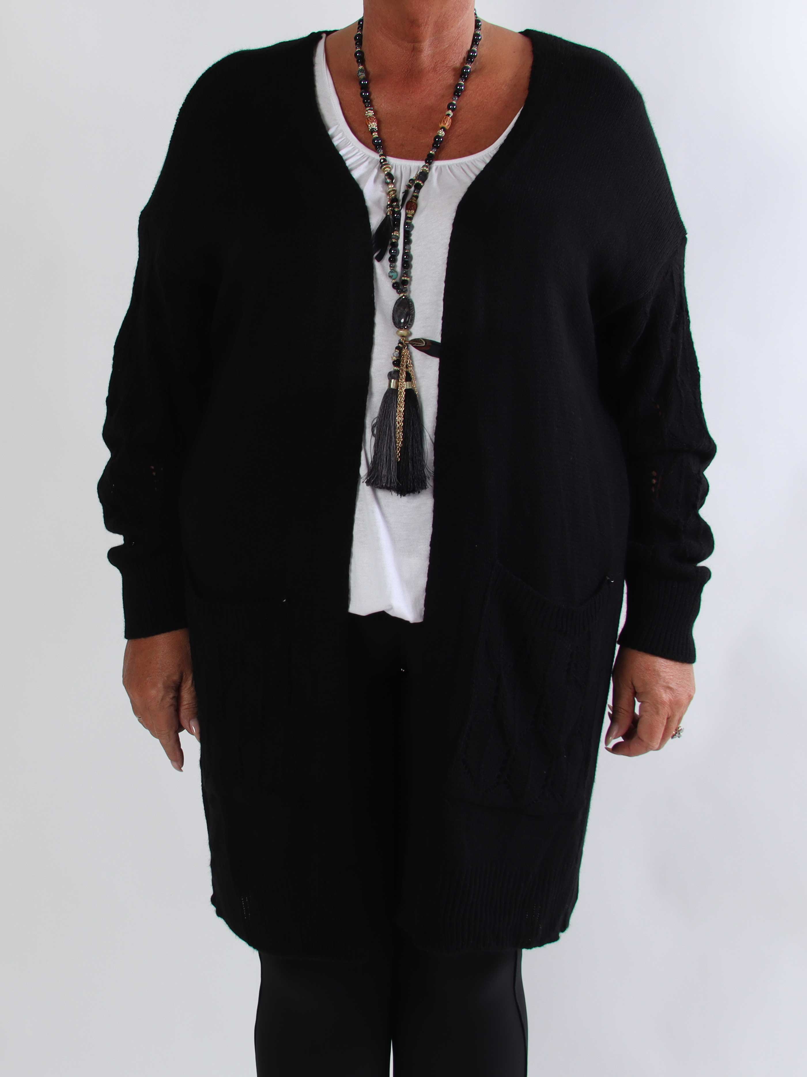 Elizabeth - Lang plus size strikcardigan med fint hulmønster på ærmerne
